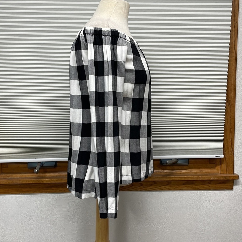 Cloth & Stone NWT Black and White Buffalo Check Off The Shoulder Top - Picture 4 of 12